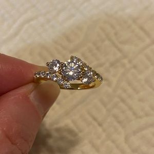 Three-stone bypass ring